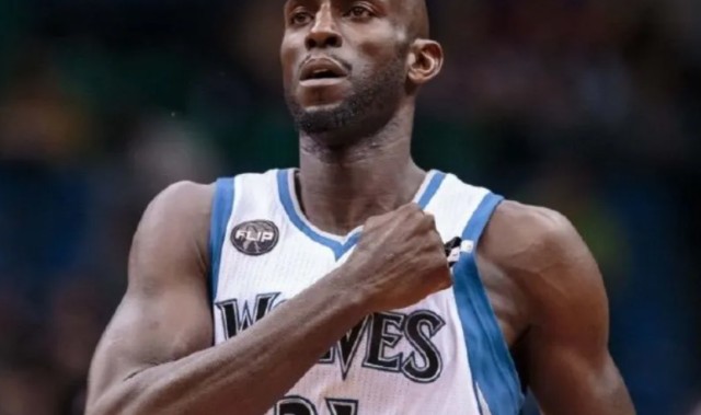 2万球迷起立鼓掌！去客场还受尊敬，这就是一人一城