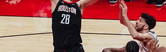 v体育-火箭晒申京赛场照：全场14分13板砍下两双，仍难阻球队失利