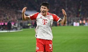 图片报：拜仁今夏不准备出售金玟哉，除非收到难以拒绝的巨额报价